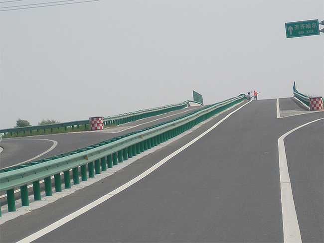 齐齐哈尔高速公路护栏的材质与规格