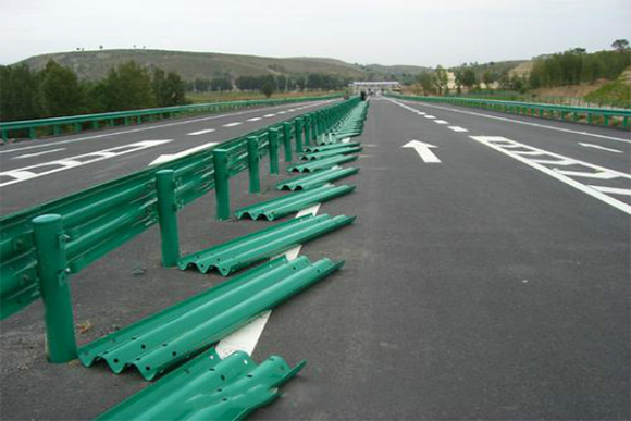 齐齐哈尔波形护栏的维护与管理确保道路安全的关键步骤
